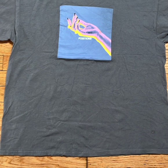 Ariana Grande Merch Thermal Hands Positions Tee Sz XL - Picture 5 of 7